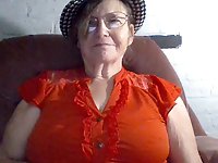 Outstanding mature dame spreading her pussy lips