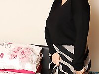 Horny british mature lady getting wet and wild