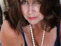 Mature housewive gets very wet