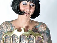 Photo shoot with full body tattooed MILF Cleo - 2