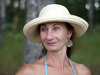 Mature mom is showing her sexy lines on camera