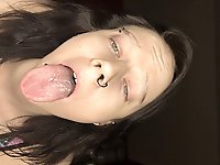 Voluptuous mature slut takes off provocative bra